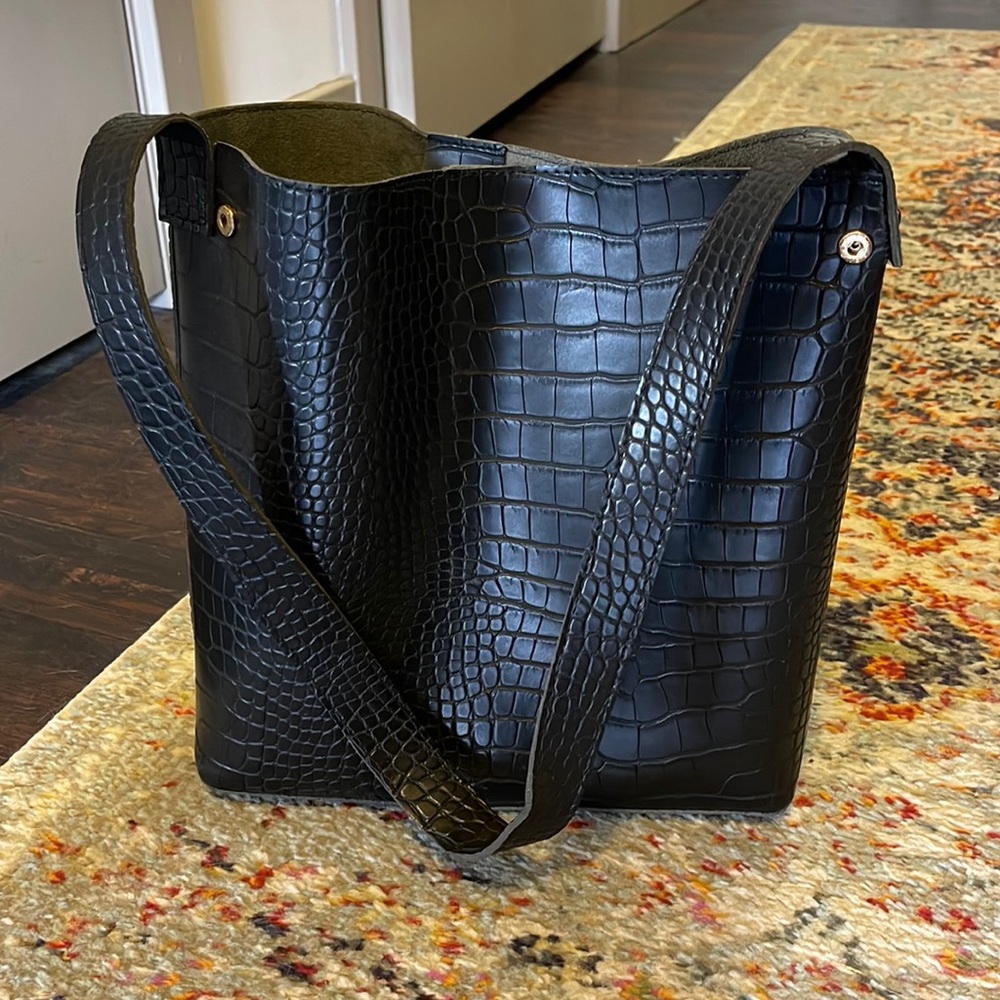 Black textured bucket bag